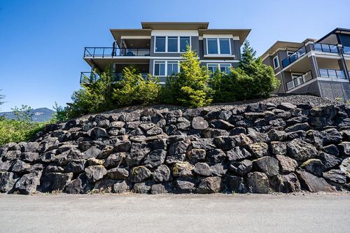 111-51075 Falls Crt, Chilliwack, BC, V4Z1K7 | Card Image