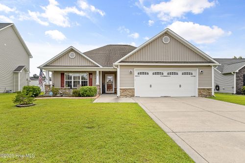 725 Radiant Dr, Jacksonville, NC, 28546-8425 | Card Image