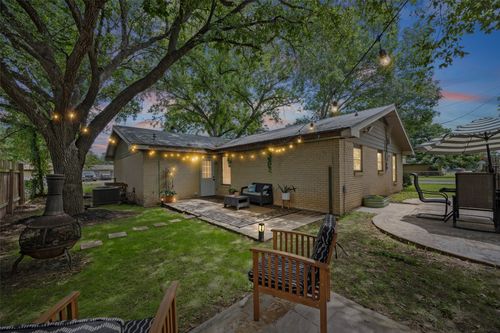 609 Laurel St, Bastrop, TX, 78602-2119 | Card Image