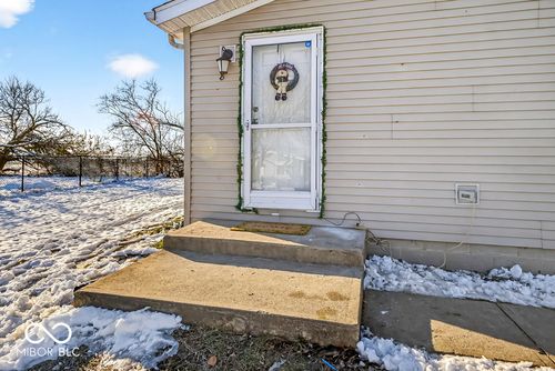 8 Fountain Lake Dr, Greenfield, IN, 46140-8645 | Card Image