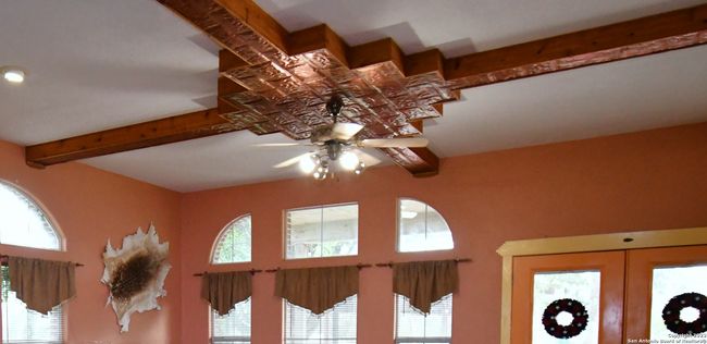 8389 E Loop 1604 S, House other with 5 bedrooms, 5 bathrooms and null parking in Adkins TX | Image 12