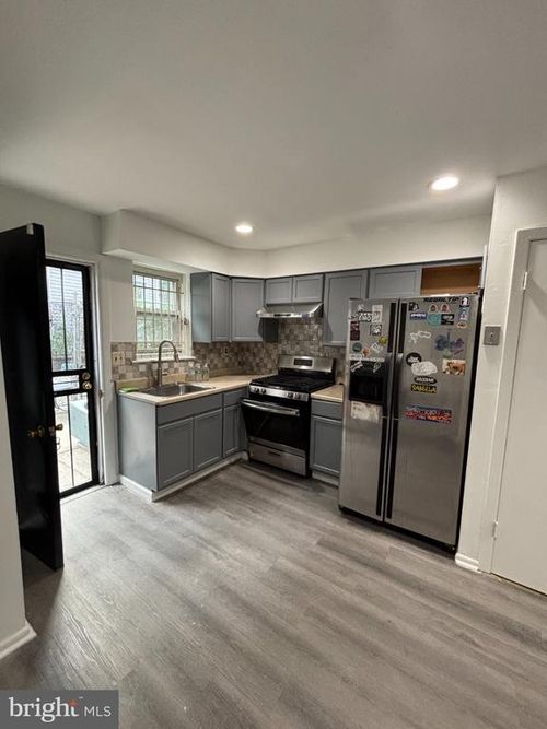 524 N Natrona St, PHILADELPHIA, PA, 19104-2521 | Card Image
