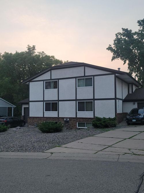2862-2860-2862 Wheeler St N, Roseville, MN, 55113-1458 | Card Image