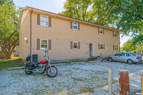 102 8th St, Delavan, IL, 61734-7596 | Card Image