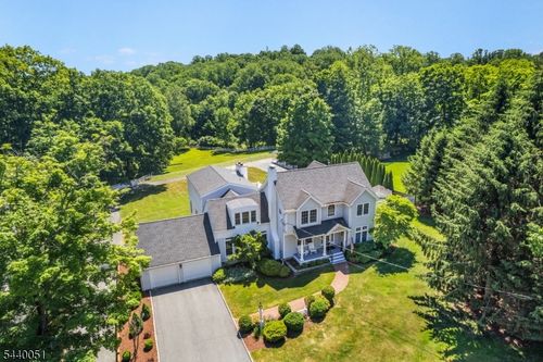8 Cherry Ln, Mendham Twp, NJ, 07945-3045 | Card Image
