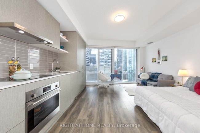 1408 - 100 Harbour St, Condo with 0 bedrooms, 1 bathrooms and null parking in Toronto ON | Image 11
