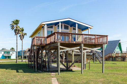 819 Seashell Dr, Surfside Beach, TX, 77541-9370 | Card Image