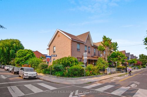 32 Argyle St, Toronto, ON, M6J1N4 | Card Image