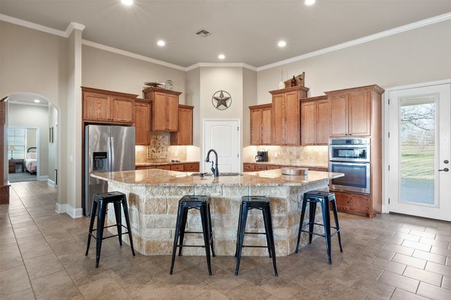 13801 Krause Rd, Home with 4 bedrooms, 3 bathrooms and 6 parking in Holland TX | Image 4