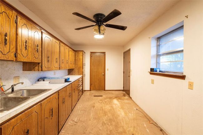 Upstairs sitting room | Image 23