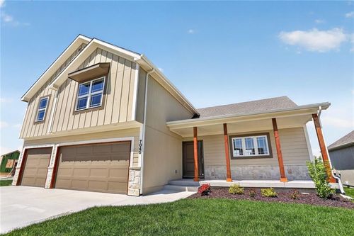 7045 Yulich Ct, Parkville, MO, 64152-1194 | Card Image