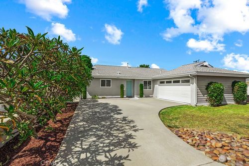 8181 Holland Dr, Huntington Beach, CA, 92647 | Card Image