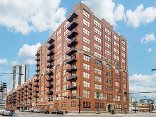 205-360 W Illinois St, Chicago, IL, 60654-5276 | Card Image