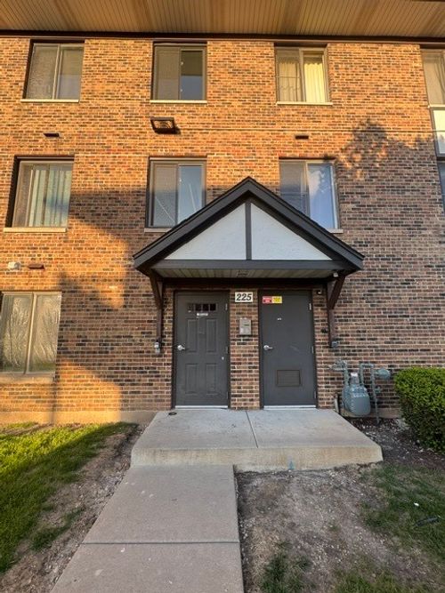 2-225 Gregory St, Aurora, IL, 60504-4061 | Card Image