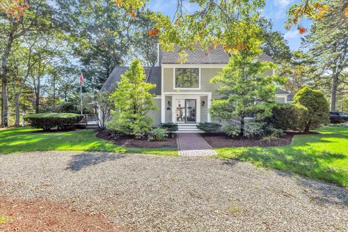 4 Florence Ave, Mashpee, MA, 02649-4926 | Card Image