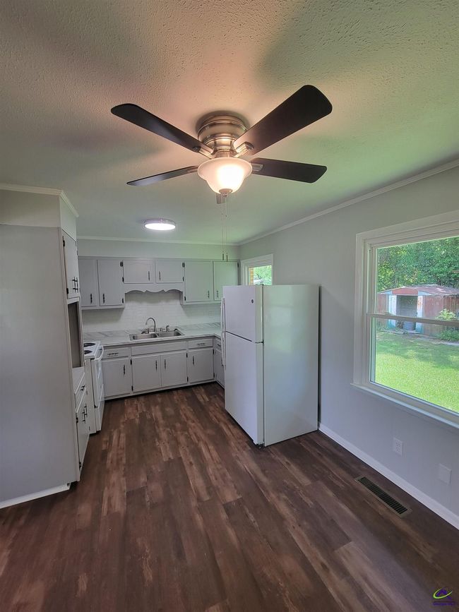 197 W Dykes St, House other with 2 bedrooms, 1 bathrooms and null parking in cochran GA | Image 11