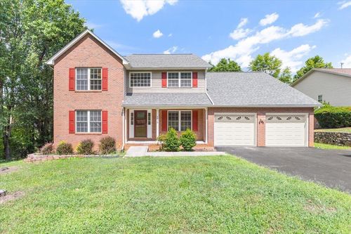 4816 Hickory Hill Dr, Roanoke, VA, 24018-7490 | Card Image