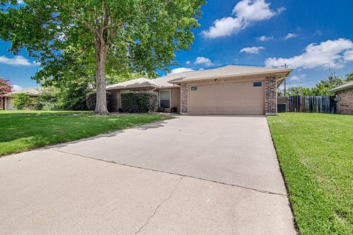 1102 Lena St, Cleburne, TX, 76033-5251 | Card Image