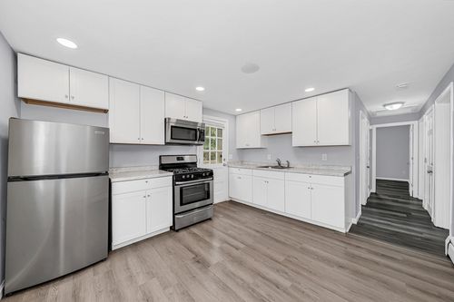 62-62 Hollis St, Lowell, MA, 01852-5804 | Card Image