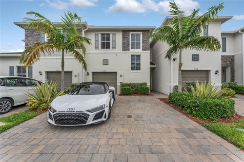 805 Se 18th St, Homestead, FL, 33034-5686 | Card Image