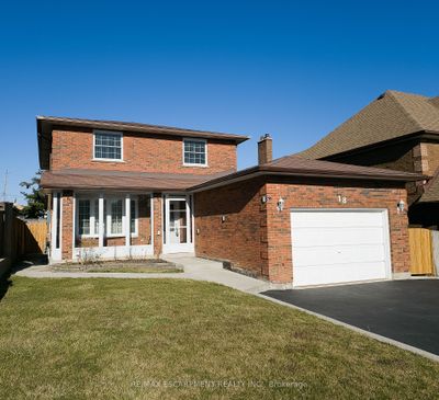 18 Quincy Crt, House other with 4 bedrooms, 4 bathrooms and 5 parking in Hamilton ON | Image 2