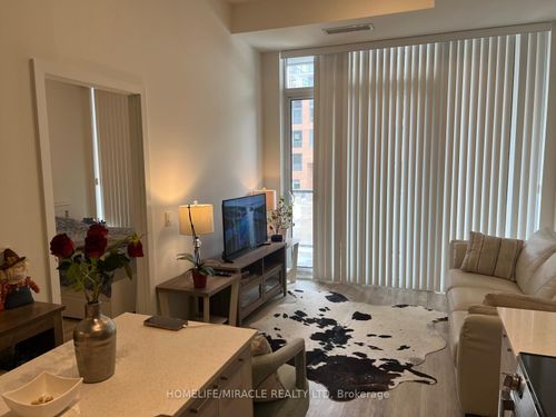 103-185 Deerfield Rd, Newmarket, ON, L3Y0G7 | Card Image