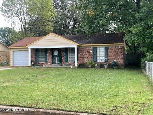 8096 Ashbrook Dr, Southaven, MS, 38671-4802 | Card Image