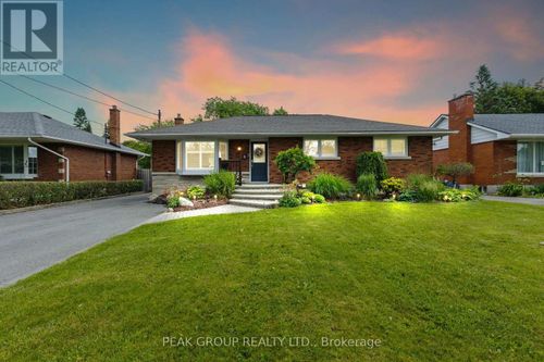 8 Roxanne Dr, St. Catharines, ON, L2M3G9 | Card Image