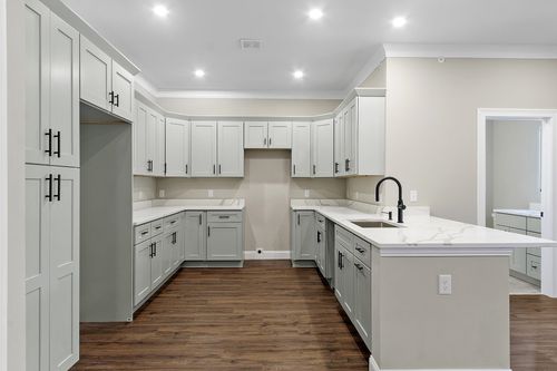 309-10100 S Willow St, Manchester, NH, 03103-2390 | Card Image