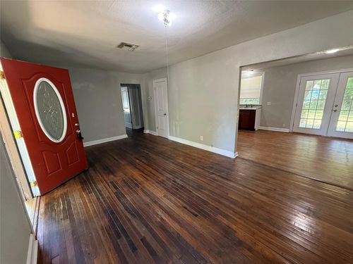 1211 17th Ave N, Texas City, TX, 77590-5716 | Card Image
