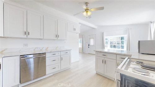 7663 Grove St, Tujunga, CA, 91042-1210 | Card Image