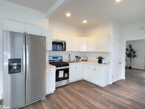 126 S Cooper Ave, Ottumwa, IA, 52501-3310 | Card Image