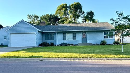 124 N Park Ln, Le Sueur, MN, 56058-1713 | Card Image