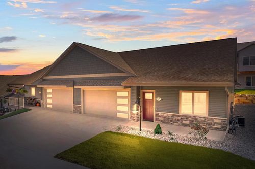 28 Sienna Hills Cir, MOUNT HOREB, WI, 53572-9500 | Card Image