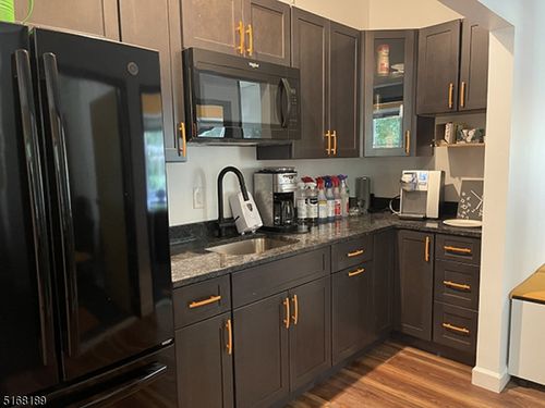 502 Hamburg Tpke, Wayne, NJ, 07470-8431 | Card Image