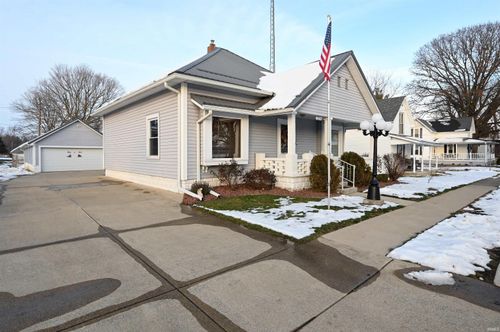 206 W Washington St, Galveston, IN, 46932-5035 | Card Image