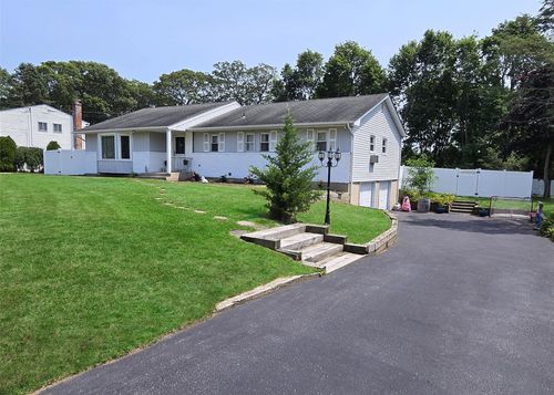 8 Milhouse Ln, Lake Grove, NY, 11755-2802 | Card Image