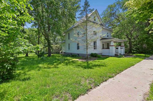208 4th Ave Se, Waverly, IA, 50677-3422 | Card Image