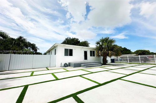 2740 Nw 49th St, Miami, FL, 33142-3555 | Card Image