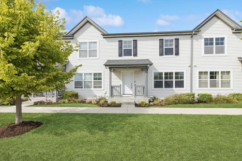 67 E Robinson Ave, Cortland, IL, 60112-4211 | Card Image