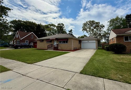 19504 Sumpter Rd, Warrensville Heights, OH, 44128-4333 | Card Image