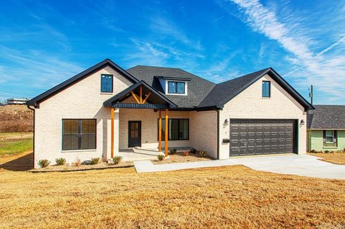 8 Cobble Hill Rd, Little Rock, AR, 72211-2406 | Card Image