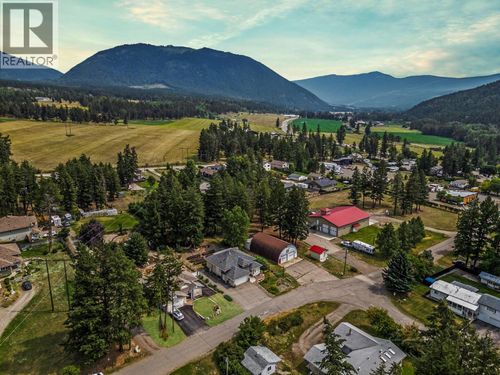 2907 Gyp Rd, Falkland, BC, V0E1M1 | Card Image