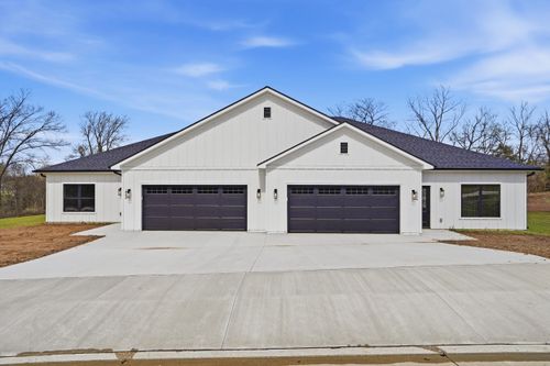 1044 Stonehaven Dr, Boonville, MO, 65233-5502 | Card Image