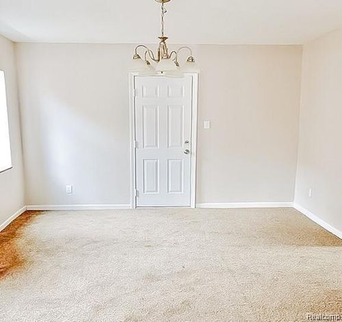 9265 Bedford St, Detroit, MI, 48224-2583 | Card Image