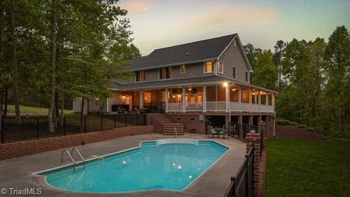 176 Butch Branch Rd, Union Grove, NC, 28689-9132 | Card Image