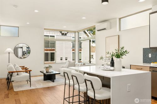 b-464 Ne Maple Leaf Pl, Seattle, WA, 98115-5318 | Card Image