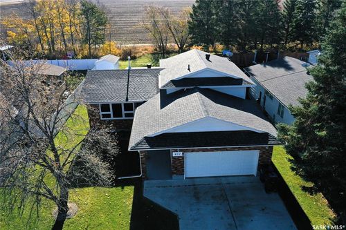 402 Watson Cres, Nipawin, SK, S0E1E0 | Card Image
