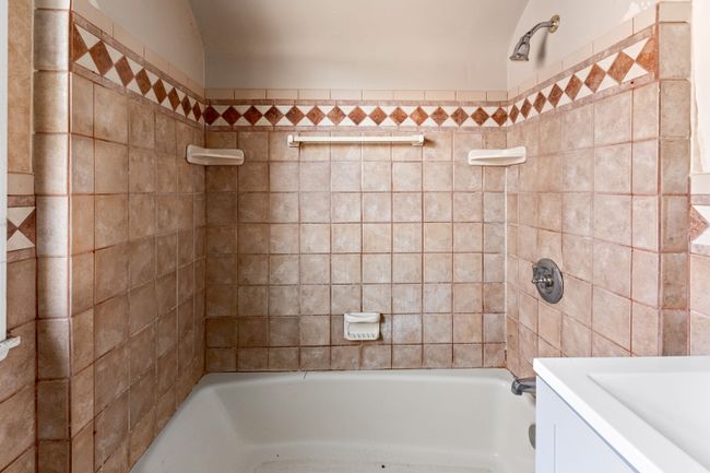 Full Bathroom | Image 20