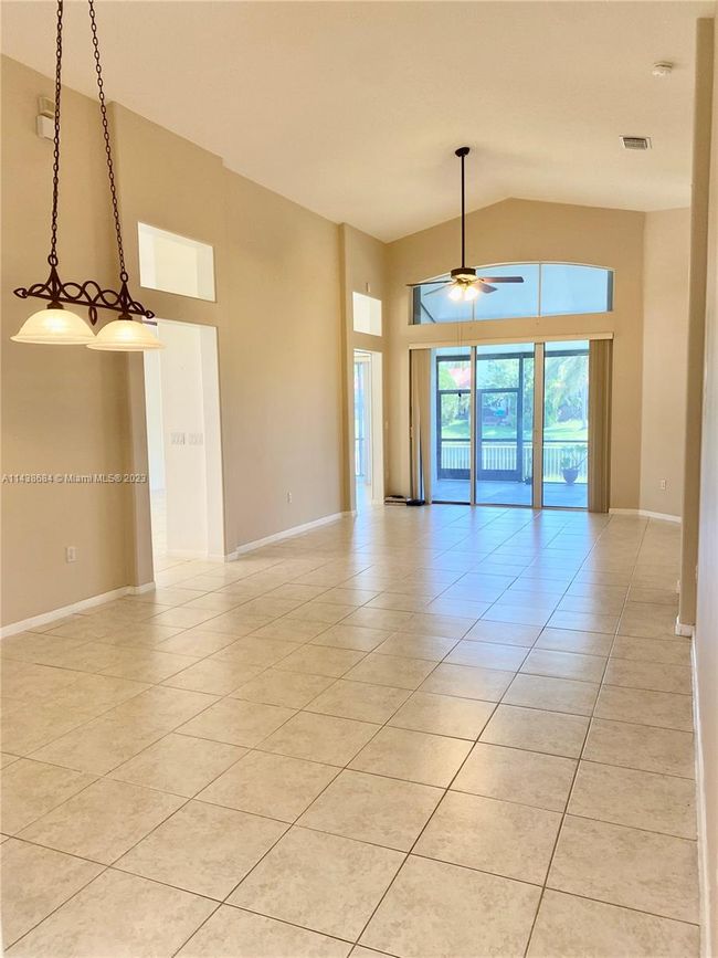 18915 Sw 29th St, House other with 4 bedrooms, 3 bathrooms and null parking in Miramar FL | Image 3